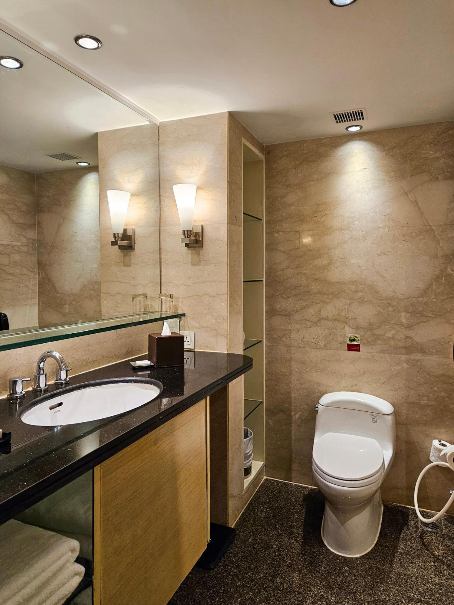 Marriott Executive Apartment - Lakeside Chalet, Мумбаї Екстер'єр фото